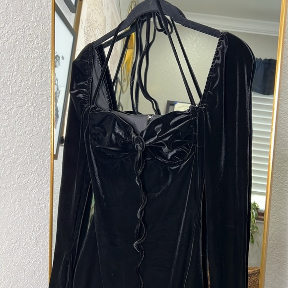 HOUSE OF CB 'Babydoll' Black Velvet Halter Mini Dress NWOT - Picture 7 of 9